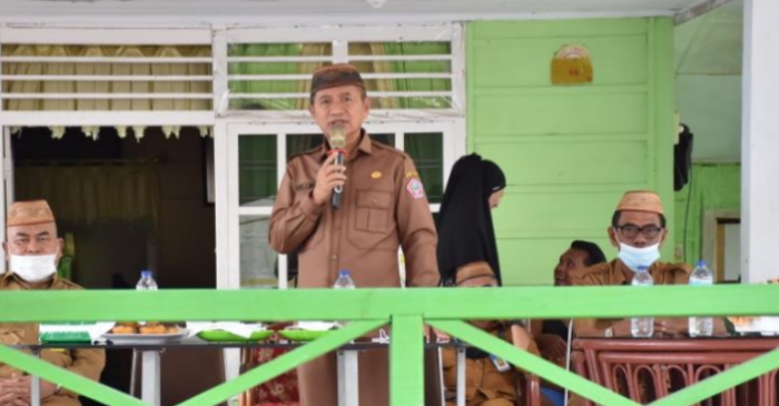 Bupati Saipul bersama Kepala BPBD dan Camat Paguat. (Foto : Humas)